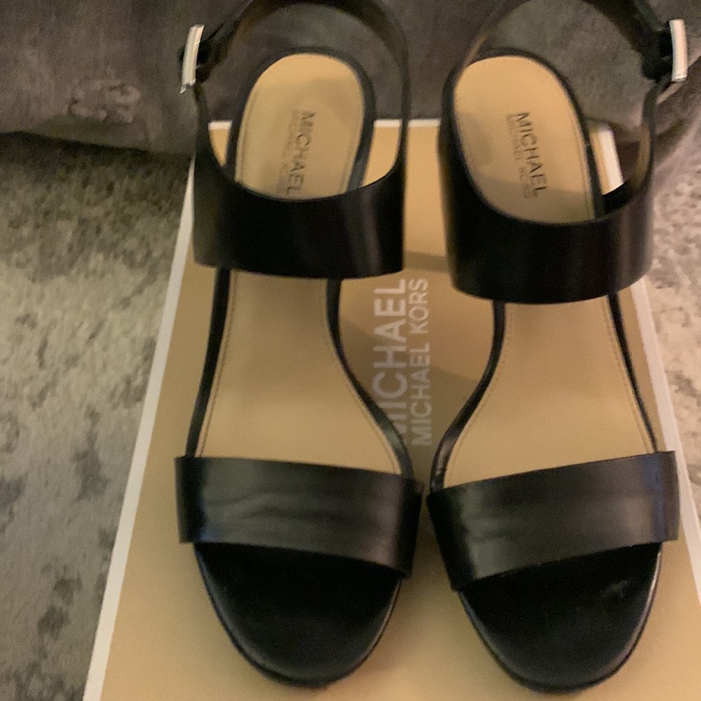 Michael Korea Claudia black leather sandal size 7